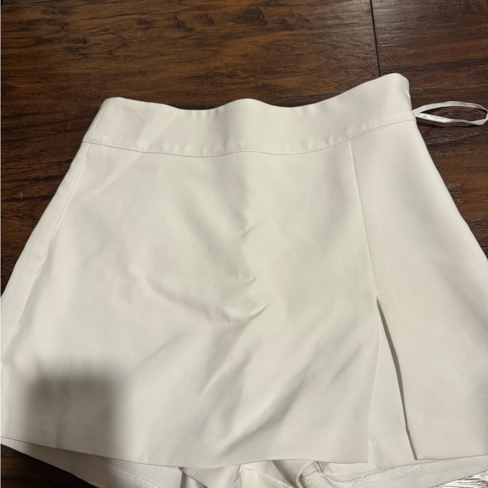 MABLE White Mini Skort